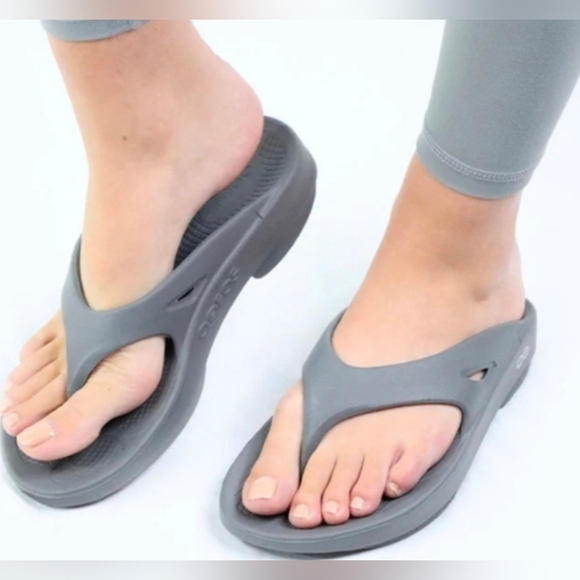 OOFOS Shoes - OOFOS OOriginal Grey Thong Sandals Unisex Size M6 W8 NWT